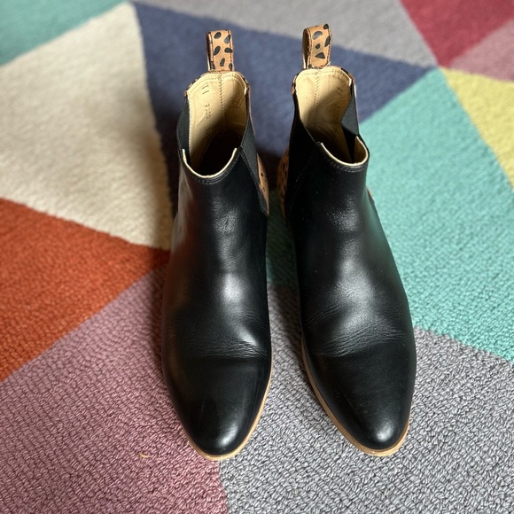 Sseko Chelsea V Boot in Black & Fauna Print - Women Sz 11 - EUC - Picture 3 of 7